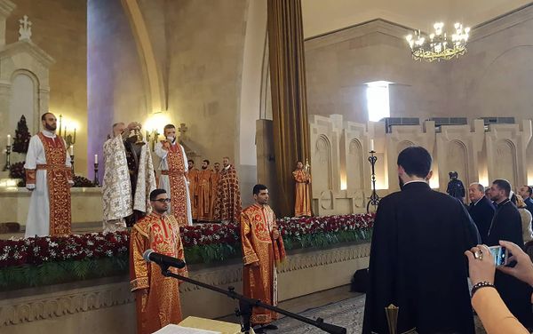 Սուրբ Հարության պատարագը Գրիգոր Լուսավորիչ եկեղեցում. 21 ապրիլի 2019 թ - Sputnik Արմենիա