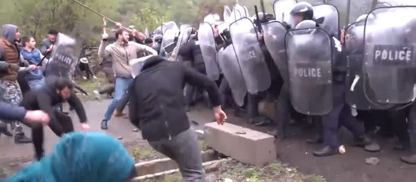 Столкновение жителей Панкисского ущелья с полицией - Sputnik Армения