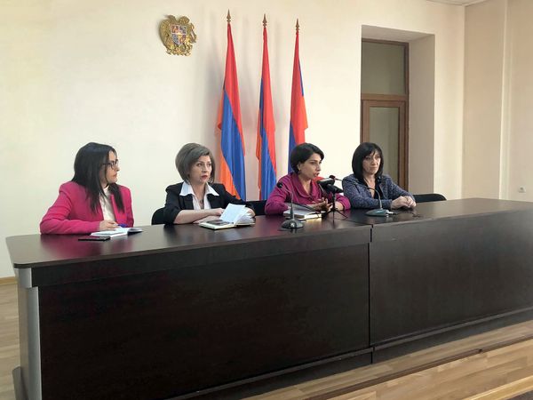Խոհանո՞ց, թե՞ քաղաքականություն. ինչու են գյումրեցի կանայք  խուսափում քաղաքականությունից  - Sputnik Արմենիա
