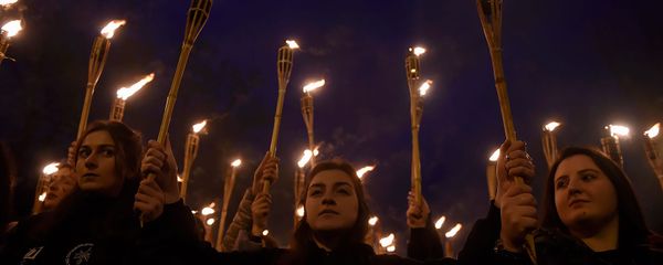 Активисты на традиционном факельном шествии (23 апреля 2019). Еревaн - Sputnik Армения