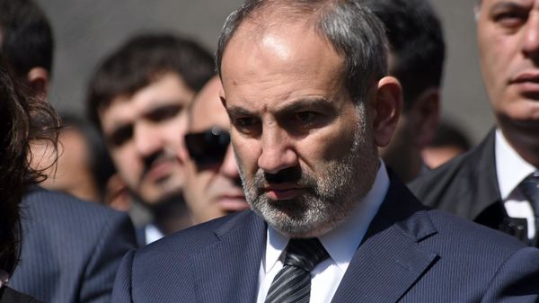 Премьер-министр Никол Пашинян в мемориальном комплексе Цицернакаберд (24 апреля 2019). Еревaн - Sputnik Армения
