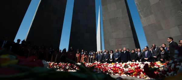 Высшее руководство страны в мемориальном комплексе Цицернакаберд (24 апреля 2019). Еревaн - Sputnik Արմենիա