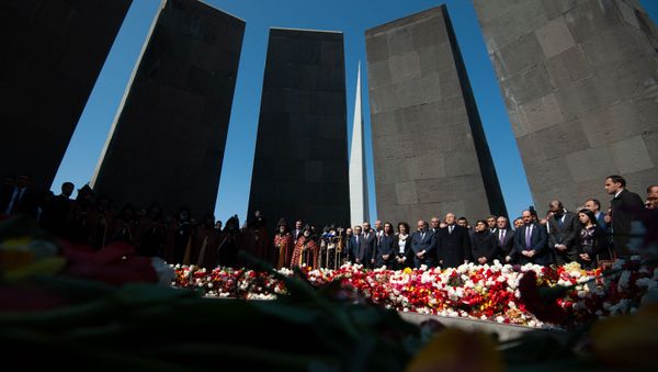 Высшее руководство страны в мемориальном комплексе Цицернакаберд (24 апреля 2019). Еревaн - Sputnik Արմենիա
