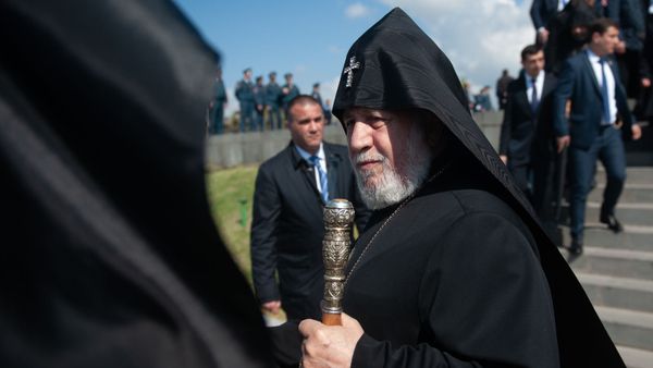Католикос Гарегин второй в мемориальном комплексе Цицернакаберд (24 апреля 2019). Еревaн - Sputnik Արմենիա