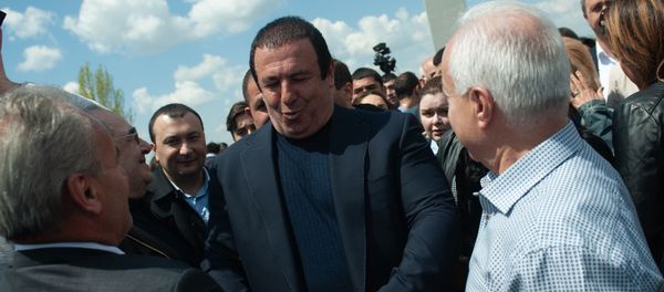 Председатель фракции Процветающая Армения Гагик Царукян в мемориальном комплексе Цицернакаберд (24 апреля 2019). Еревaн - Sputnik Армения
