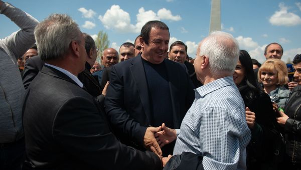 Председатель фракции Процветающая Армения Гагик Царукян в мемориальном комплексе Цицернакаберд (24 апреля 2019). Еревaн Председатель фракции Процветающая Армения Гагик Царукян в мемориальном комплексе Цицернакаберд (24 апреля 2019). Еревaн - Sputnik Армения