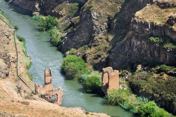 Սահմանամերձ Նորշենի միակ տերն ու տիրակալը Վահանդուխտ տատն է, կամ ինչո՞ւ է աղմկում գետը Սահմանամերձ Նորշենի միակ տերն ու տիրակալը Վահանդուխտ տատն է, կամ ինչո՞ւ է աղմկում գետը - Sputnik Արմենիա