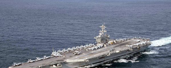 Авианосец ВМС США Авраам Линкольн во время транзитных учений (30 января 2019). Атлантический океан - Sputnik Армения