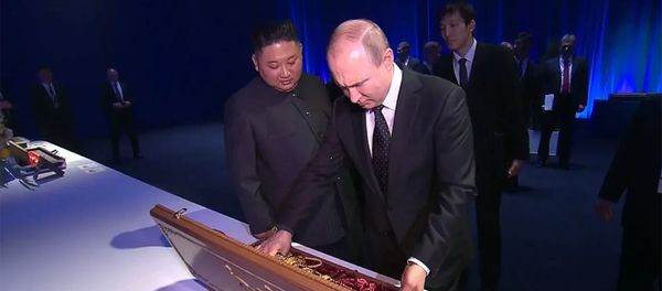 «Сила и душа народа»: Ким Чен Ын подарил Путину меч - Sputnik Արմենիա