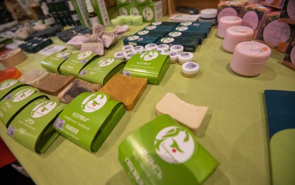 Экомыло производства Арпине Барсегян на выставке продукции женщин - предпринимателей (26 апреля 2019). Еревaн Экомыло производства Арпине Барсегян на выставке продукции женщин - предпринимателей (26 апреля 2019). Еревaн - Sputnik Армения