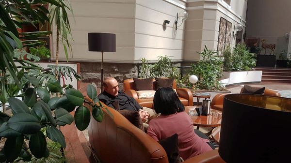 Скорее удавятся, чем вложат в сотрудника: чему научит армян гуру индустрии сервиса из США Скорее удавятся, чем вложат в сотрудника: чему научит армян гуру индустрии сервиса из США - Sputnik Армения