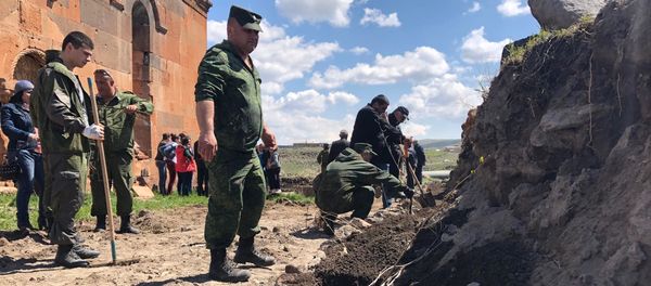 Благоустройство территории единственной церкви на армяно-турецкой границе в селе Айкадзор - Sputnik Արմենիա