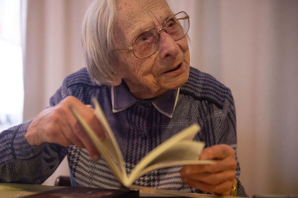 Мелодия грабара на русском: как 99-летняя переводчица услышала поэзию Нарекаци Мелодия грабара на русском: как 99-летняя переводчица услышала поэзию Нарекаци - Sputnik Армения