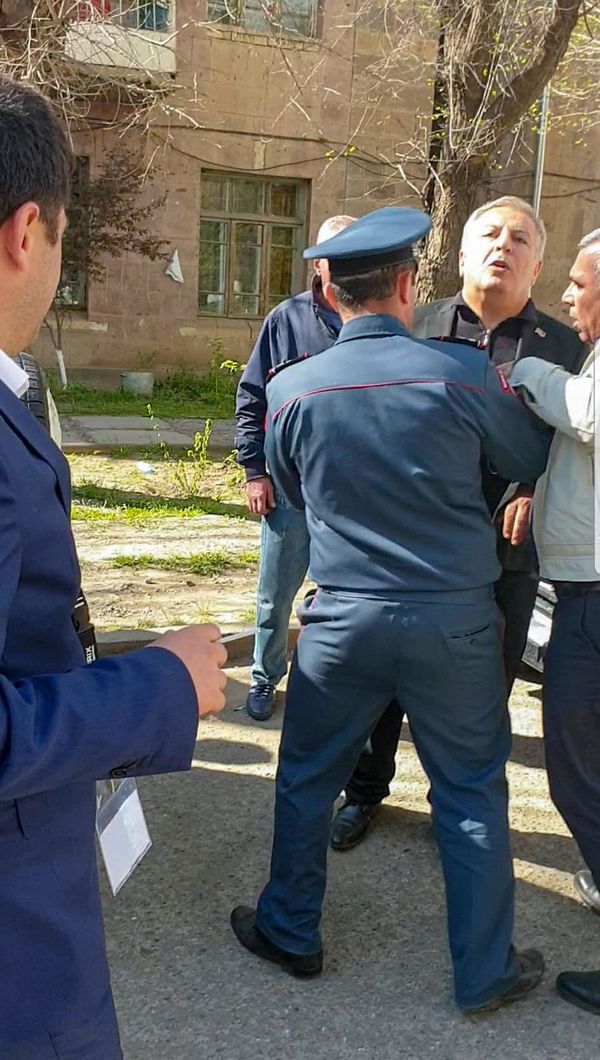 Ո՞վ է ստում. փոխմարզպետը հարձակման ենթարկվե՞լ է, թե՞ ոչ. լուսանկարներ դեպքի վայրից - Sputnik Արմենիա