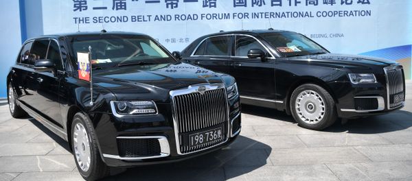 Автомобили кортежа президента РФ Владимира Путина Aurus на форуме международного сотрудничества Один пояс - один путь (26 апреля 2019). Пекин - Sputnik Армения