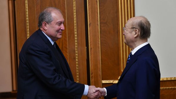 Встреча президента Армении Армена Саркисяна с генсеком МАГАТЭ Юкио Амано (29 апреля 2019). Ереван - Sputnik Армения