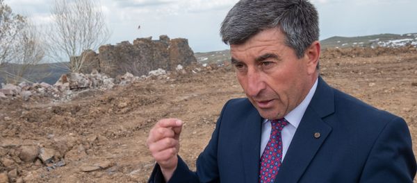 Отец владельца земельного участка у крепости Амберд Манук Манукян Отец владельца земельного участка у крепости Амберд Манук Манукян - Sputnik Արմենիա