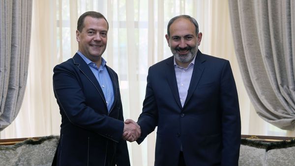 Встреча премьер-министров Армении и России Никола Пашиняна и Дмитрия Медведева (29 апреля 2019). Еревaн - Sputnik Армения