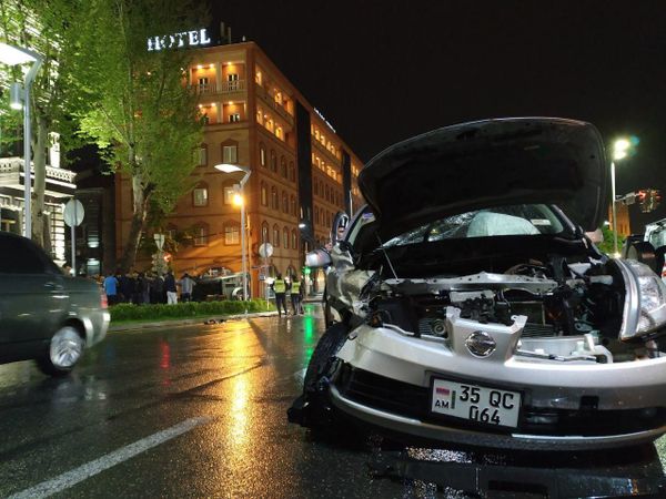 Բախումից Mercedes G-ին շրջվել է. երեք երեխայի տեղափոխել են հիվանդանոց. լուսանկարներ - Sputnik Արմենիա