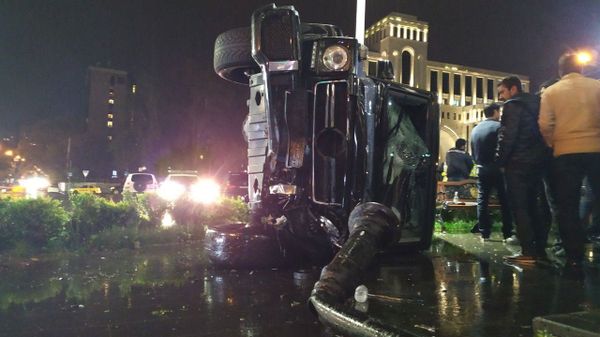 Дорожно-транспортное происшествие на перекрестке улиц Хоренаци и Саркисяна (29 апреля 2019). Еревaн - Sputnik Армения