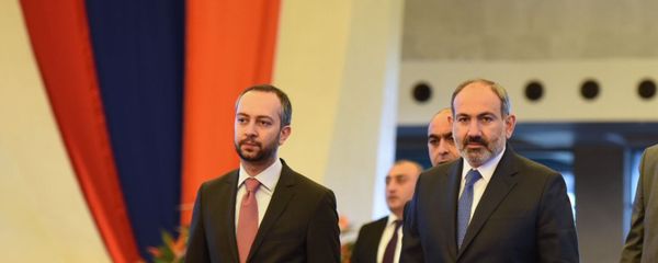Никол Пашинян и Эдуард Агаджанян в СКК, где пройдет заседание Евразийского межправительственного совета (30 апреля 2019). Еревaн Никол Пашинян и Эдуард Агаджанян в СКК, где пройдет заседание Евразийского межправительственного совета (30 апреля 2019). Еревaн - Sputnik Արմենիա
