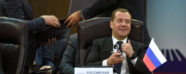 Премьер-министр России Дмитрий Медведев на расширенном заседании Евразийского межправительственного совета (30 апреля 2019). Еревaн Премьер-министр России Дмитрий Медведев на расширенном заседании Евразийского межправительственного совета (30 апреля 2019). Еревaн - Sputnik Армения