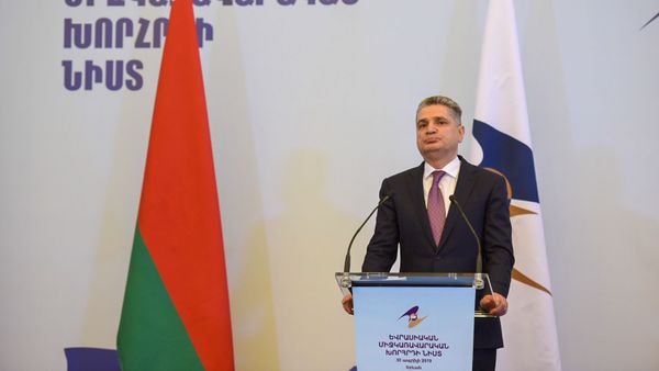 Председатель коллегии ЕЭК Тигран Саркисян на пресс-конференции по итогам заседания Евразийского межправительственного совета (30 апреля 2019). Еревaн - Sputnik Армения