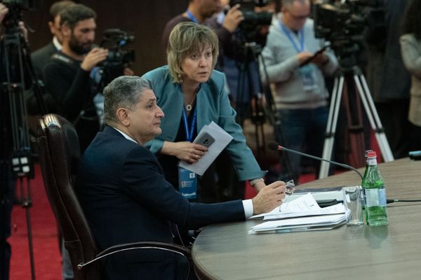 Председатель ЕЭК Тигран Саркисян на расширенном заседании Евразийского межправительственного совета (30 апреля 2019). Еревaн Председатель ЕЭК Тигран Саркисян на расширенном заседании Евразийского межправительственного совета (30 апреля 2019). Еревaн - Sputnik Армения