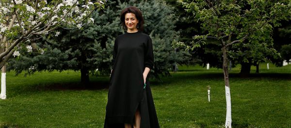 Супруга премьер-министра Анна Акопян в одежде армянского производства Супруга премьер-министра Анна Акопян в одежде армянского производства - Sputnik Армения