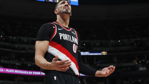 Энес Кантер в матче NBA между командами Портленд Трэйл Блэйзерс и Денвер Наггетс (29 апреля 2019). Денвер - Sputnik Армения