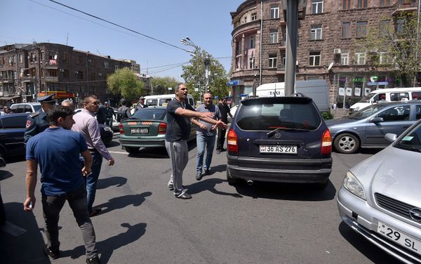 ՃՈ պետի հետ հանդիպումից հետո վարորդները սկսեցին բացել երթևեկությունը - Sputnik Արմենիա