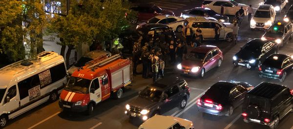 Дорожно-транспортное происшествие на перекрестке улиц Амиряна и Закяна (3 мая 2019). Еревaн - Sputnik Армения