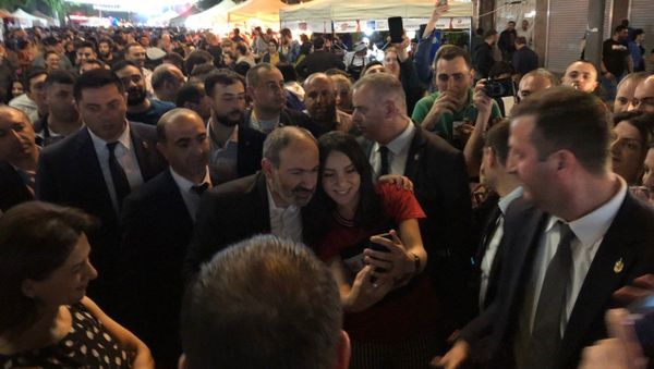 Премьер-министр Армении Никол Пашинян посетил Винные дни (3 мая 2019). Еревaн - Sputnik Армения