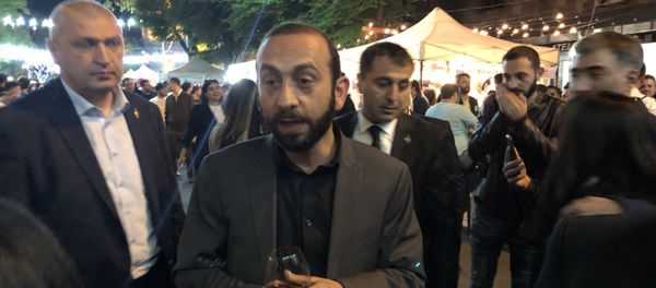 Спикер парламента Арарат Мирзоян посетил YereWine на улице Сарьяна (3 мая 2019). Еревaн - Sputnik Արմենիա