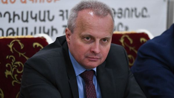 Чрезвычайный и Полномочный посол России в Армении Сергей Копыркин на конференции Память и актуальное звучание Великой Победы: 74-летие победы в Великой отечественной войне (4 мая 2019). Еревaн - Sputnik Армения