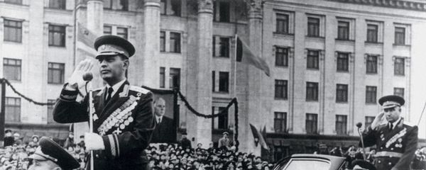 Маршал Амазасп Хачатурович Бабаджанян принимает парад на Красной площади Маршал Амазасп Хачатурович Бабаджанян принимает парад на Красной площади - Sputnik Армения