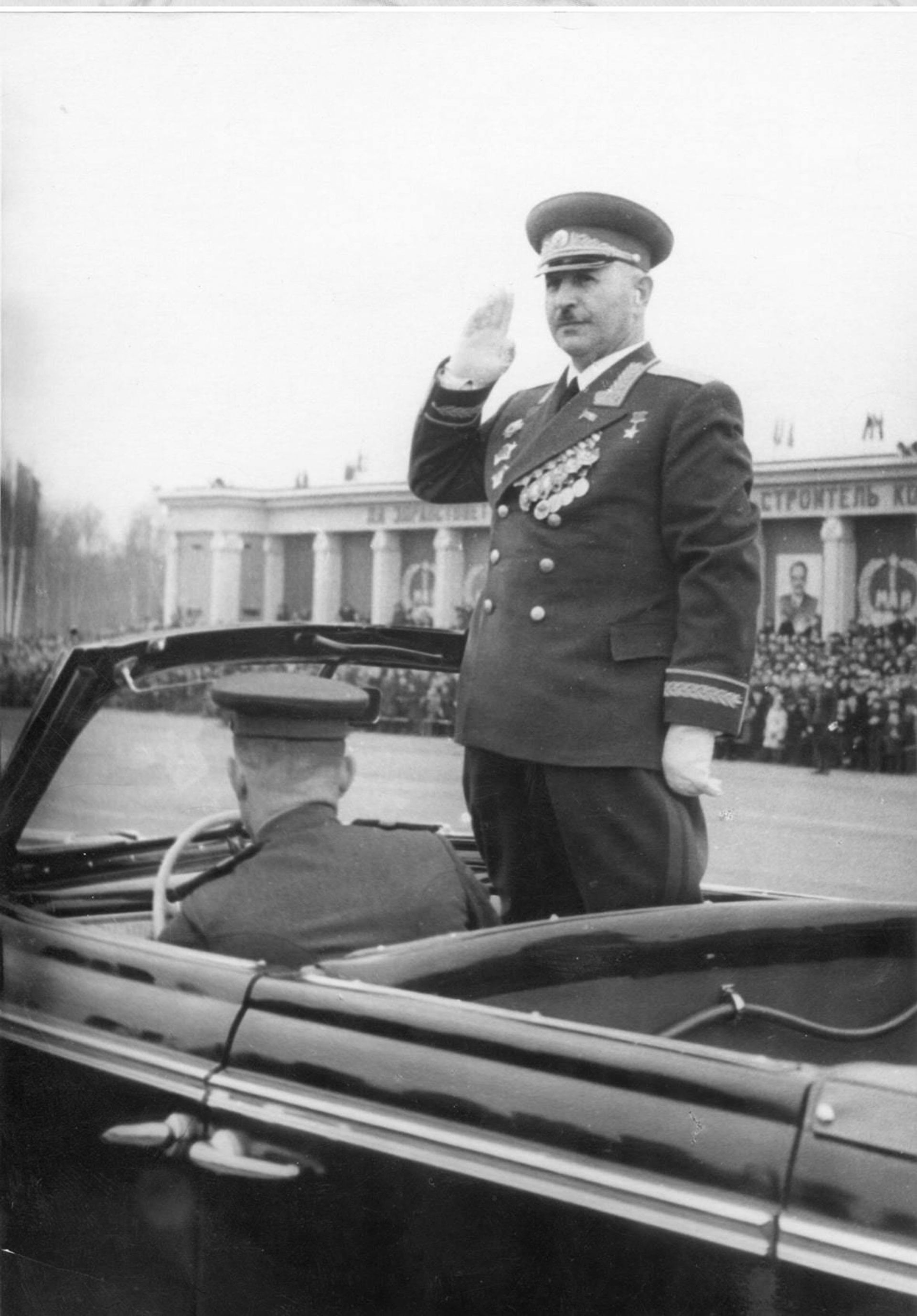 Маршал Иван Христофорович Баграмян на военном параде - Sputnik Армения, 1920, 08.05.2023