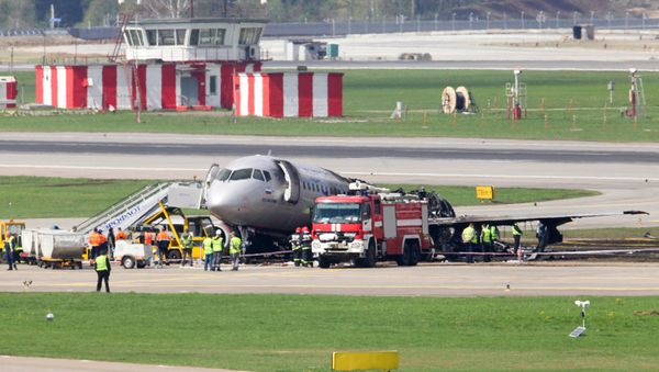 Самолет Sukhoi Superjet 100 авиакомпании «Аэрофлот» после ликвидации возгорания в аэропорту Шереметьево (6 мая 2019). Москвa Самолет Sukhoi Superjet 100 авиакомпании «Аэрофлот» после ликвидации возгорания в аэропорту Шереметьево (6 мая 2019). Москвa - Sputnik Армения