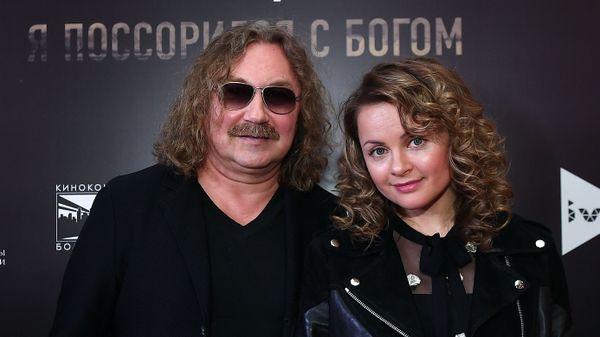 Композитор и певец Игорь Николаев с супругой певицей Юлией Проскуряковой Композитор и певец Игорь Николаев с супругой певицей Юлией Проскуряковой - Sputnik Армения