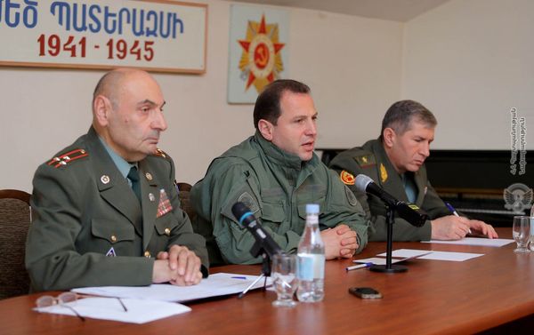 Министр обороны РА встретился с ветеранами Великой Отечественной войны, Труда и Вооруженных Сил (07 мая 2019) Министр обороны РА встретился с ветеранами Великой Отечественной войны, Труда и Вооруженных Сил (07 мая 2019) - Sputnik Армения