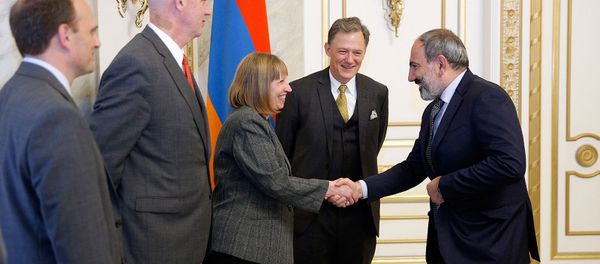 Премьер-министр Никол Пашинян принял делегацию во главе с заместителем помощника госсекретаря США по вопросам Европы и Евразии Джорджем Кентом (6 мая 2019). Еревaн - Sputnik Արմենիա