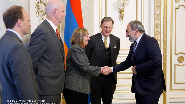 Премьер-министр Никол Пашинян принял делегацию во главе с заместителем помощника госсекретаря США по вопросам Европы и Евразии Джорджем Кентом (6 мая 2019). Еревaн - Sputnik Արմենիա