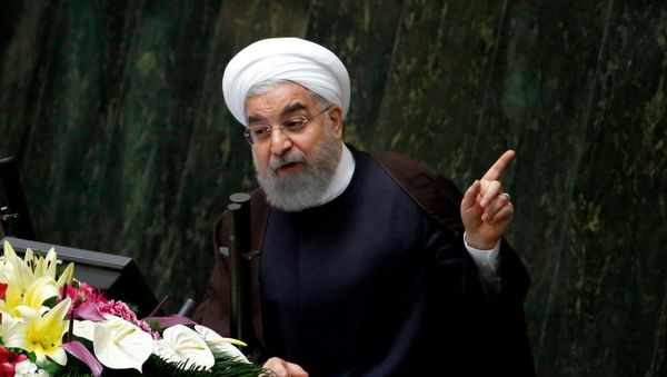 Президент Ирана Хасан Роухани на парламентской сессии (15 августа 2017). Тегеран Президент Ирана Хасан Роухани на парламентской сессии (15 августа 2017). Тегеран - Sputnik Армения