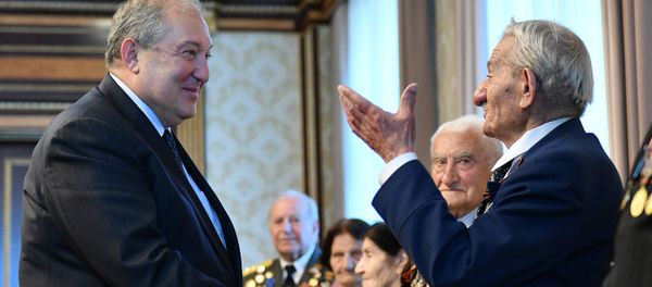 Президент Армен Саркисян встретился с ветеранами Великой Отечественной войны (8 мая 2019). Еревaн Президент Армен Саркисян встретился с ветеранами Великой Отечественной войны (8 мая 2019). Еревaн - Sputnik Армения