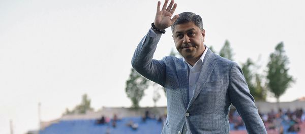 Президент ФФА Артур Ванецян перед началом финала Кубка Армении по футболу (8 мая 2019). Еревaн Президент ФФА Артур Ванецян перед началом финала Кубка Армении по футболу (8 мая 2019). Еревaн - Sputnik Армения
