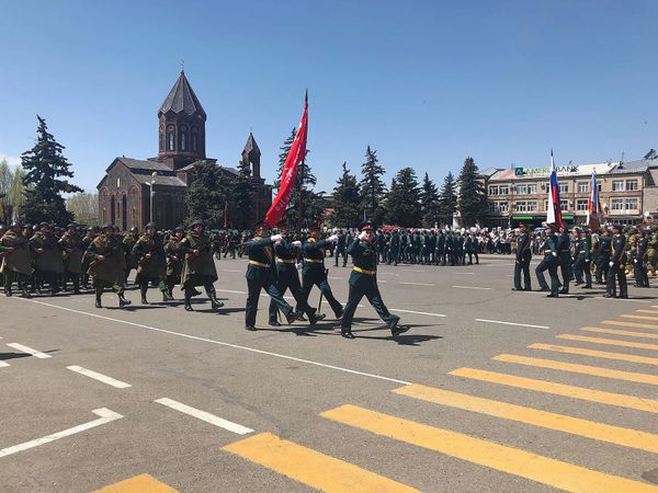 Մեկ րոպե լռություն ու զորահանդես. ինչպես Հաղթանակի տոնը նշեցին Գյումրիում  - Sputnik Արմենիա