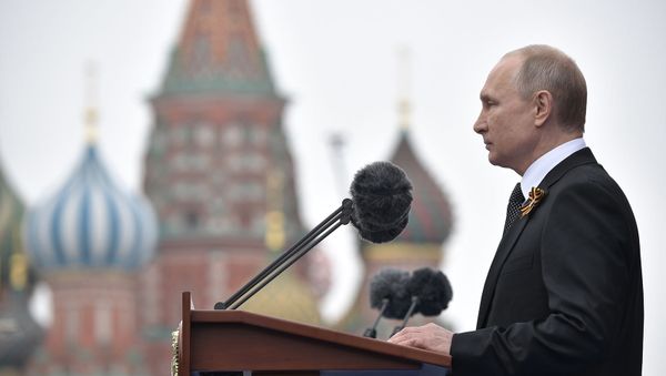 Выступление президента России Владимира Путина во время военного парада в ознаменование 74-й годовщины Победы в Великой Отечественной войне (9 мая 2019). Москвa - Sputnik Армения