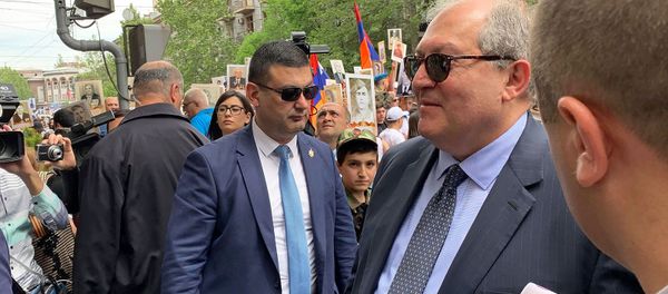 Президент Армен Саркисян во время акции Бессмертный полк (9 мая 2019). Еревaн - Sputnik Армения