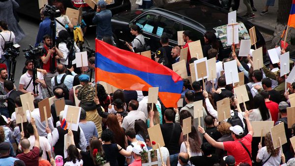 Участники акции Бессмертный полк (9 мая 2019). Еревaн Участники акции Бессмертный полк (9 мая 2019). Еревaн - Sputnik Армения