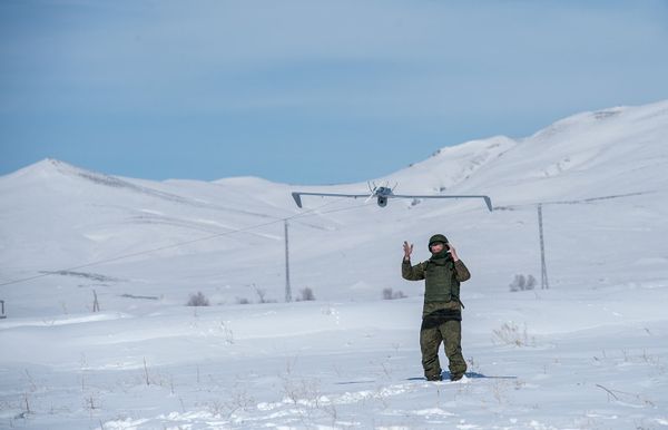 Беспилотник Застава запускается прямо с рук Беспилотник Застава запускается прямо с рук - Sputnik Армения